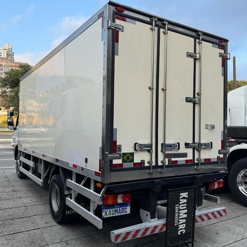 Mb Accelo 1017 Ano 2024 Baú Congelado -15 4x2 Financia 4x2