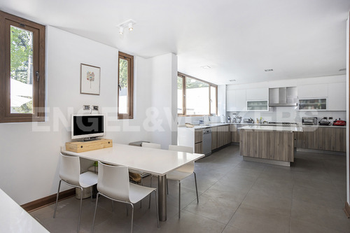 Departamento Triplex Con Jardín - Los Domínicos Antiguo