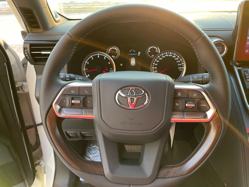 Imagen 14 de 20 de Toyota Land Cruiser 300