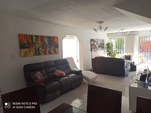 Se Vende Cómoda Casa En La Castellana Primer Piso