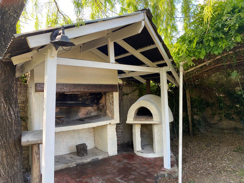 Casa En Venta En Adrogué Con Parque Arbolado