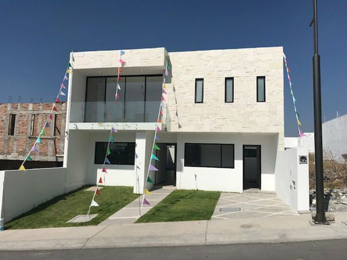 Preciosa Residencia En Lomas De Juriquilla, 4 Recamaras, 4.5