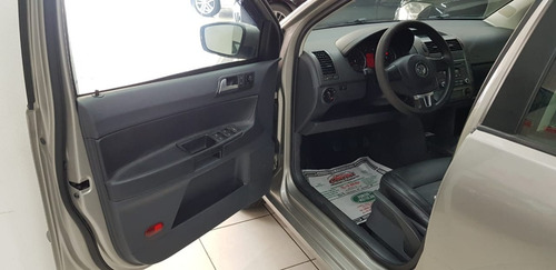 Vw Polo Sedan 1.6 Comfort Prata 2013 Flex