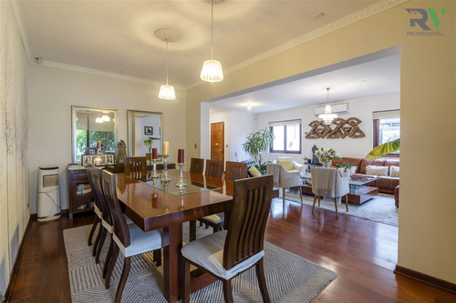 Preciosa Casa En Venta De 4 Dormitorios