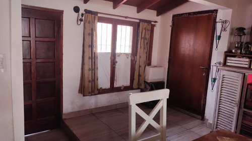 Casa En Venta - 4 Dormitorios 2 Baños - Cochera - 182mts2 - Villa Gesell