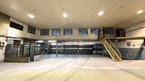 Galpón Con Oficinas 1900m2 En Alquiler - Barracas
