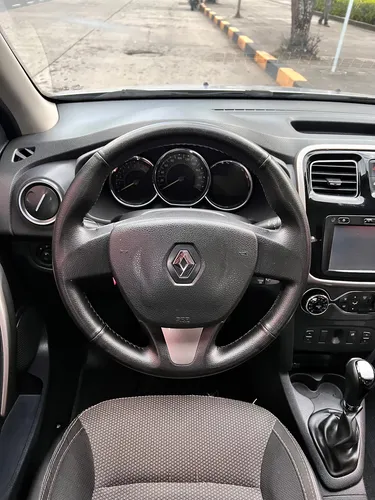 Renault Logan 1.6 Privilege / Intens