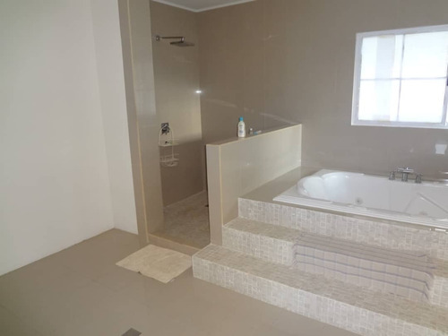 Imagen 9 de 15 de Casa En Venta En Los Guayabitos - Caracas 1730 Metros De Terreno. Negocible