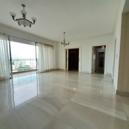 Apartamento De 2 Habitaciones Con Estudio Y Línea Blanca En Gazcue
