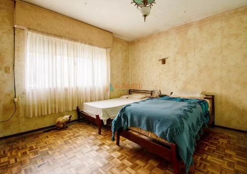 Venta Casa 3 Dormitorios 4 Baños, Fondo En Pocitos, 2 Cocheras