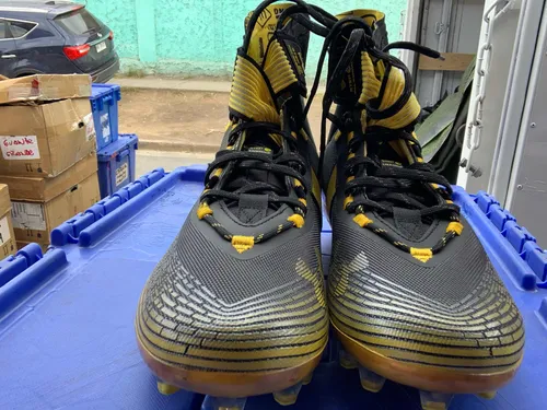 Zapatos futbol americano 2025 under armour 2019