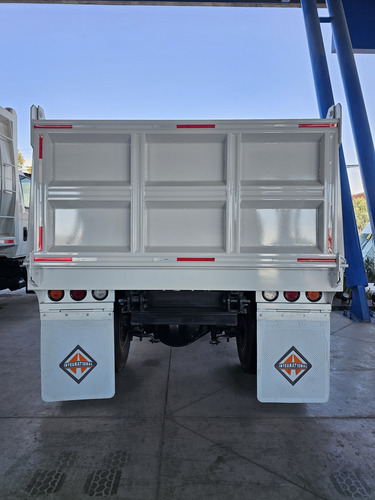 International 4300 Modelo 2014 Volteo Nuevo 7 Metros
