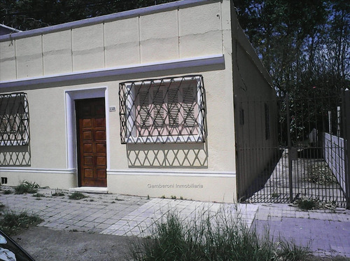 Casa A Media Cuadra De Av. Garzón. Alquilada