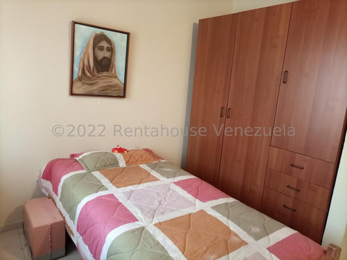 Hermoso Townhouse En Venta Ubicado En La Morita I Db 22-27402