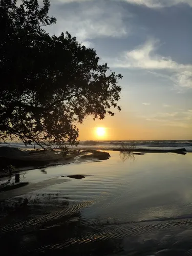 Lote Con Cabaña En Venta Con Acceso Directo Al Mar