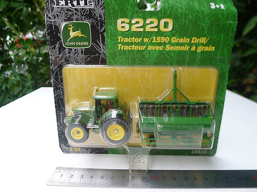 / Tractor John Deere 7215r Escala 1:64 Con Barrena De Grano