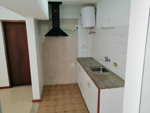 Alquilo Casa 2 Dorm,baño Living Comedor,ent P Coche