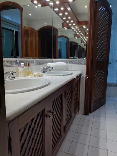 Hermosa Casa En Venta De 5 Dormitorios En Mansa, Punta Del Este.