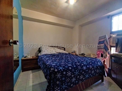 Vendo Apartamento En Zona Centro De Maracay (lopez Aveledo), Código 24-21852 Cm