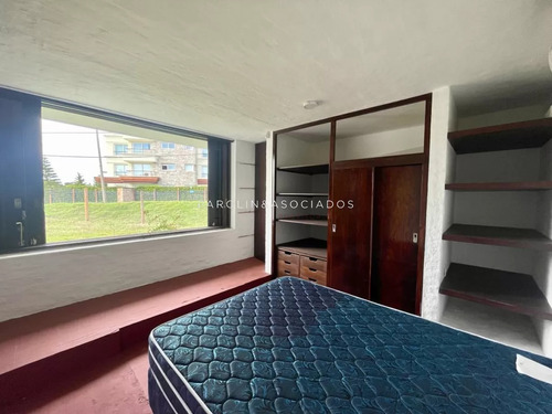 Casa En Venta Sobre La Ruta, Frente Al Mar Punta Del Este.
