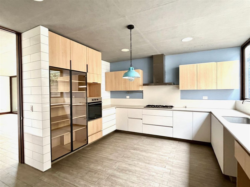 Casa En Condominio Moderna Venta De 5 Dorm. En Lo Barnechea