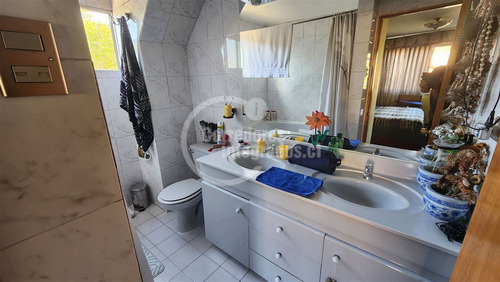 Casa En Venta De 5 Dorm. En Macul