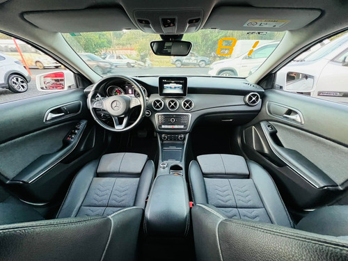 Imagem 8 de 15 de Mercedes Benz Gla 200 Style 1.6 Cgi Turbo Branco 2018