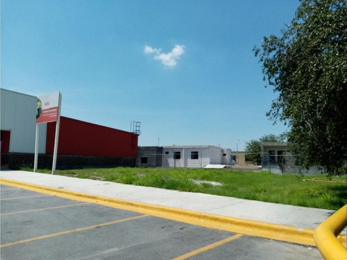 Local En Renta Heb Las Puentes, N.l 250 M2