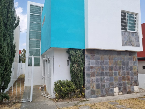 Casa De 3 Recamaras Y 3 Baños Completos En Conjunto Residencial Con Doble Filtro De Seguridad.