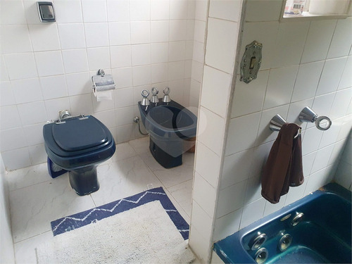 Imagem 25 de 30 de Linda Residência Em Um Bolsão Residencial Em Interlagos, Toda Rodeada Por Um Jardim. - Reo635752