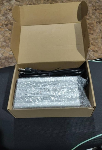 Imagen 5 de 5 de Cargador Moto Electrica Tezo Bera Nuevo. Batería De Litio