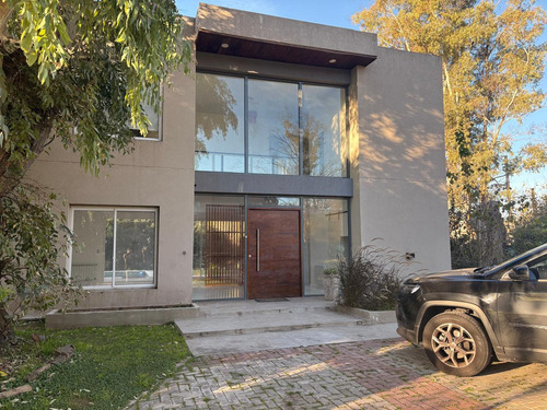Casa En El Barrio La Angélica