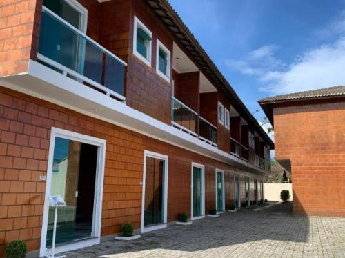 Sobrado Em Condomínio A 200 Metros Da Praia De Itanhaém.7662