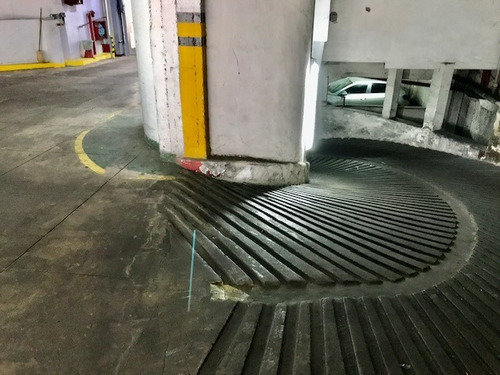 Cochera Cubierta, Portón Automático C/tarjeta, Cámara Video.