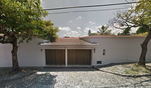 Cv- Casa Con Gran Alberca En Vista Hermosa Cuernavaca Morelos En Remate Bancario