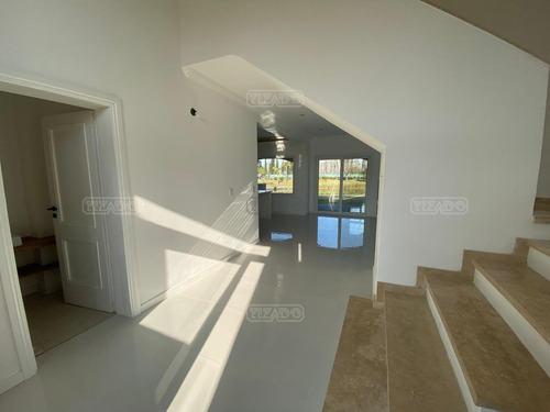 Casa En Venta Al Lago En Las Glorietas, Nordelta, Tigre