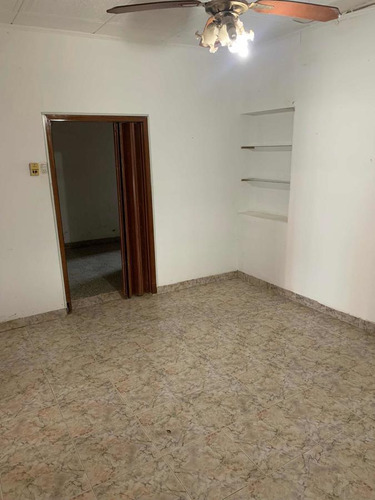 Casa En Venta - 2 Dormitorios 1 Baño 1 Cochera - 130mts2 - Mechita