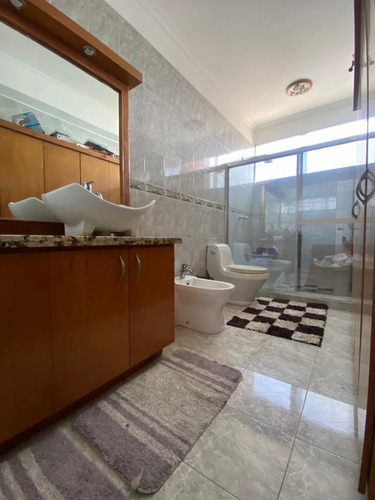Apartamento 250 Mt2 Playa Mansa Res. Karla-doris R