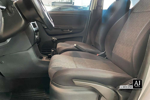 Volkswagen Fox 1.6 MI 8V FLEX 4P MANUAL