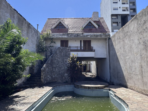 Venta Casa 4 Dormitorios Piscina Cocheras Jardin Rosario Abasto
