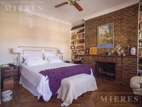 Casa De Sólida Construcción En Venta, En Victoria.