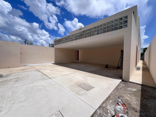 Casa En Venta En Dzityá, Mérida De 4 Recámaras.