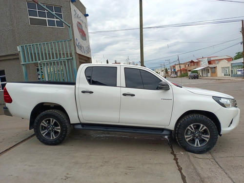 Imagen 14 de 15 de Toyota Hilux 2018 2.7 Cabina Doble Sr Mt