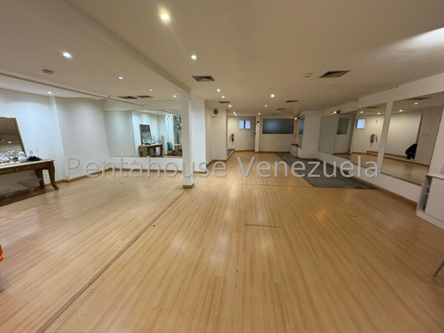 Estupendo Local Comercial O Oficina En Alquiler Con Inmejorable Ubicación Altamira