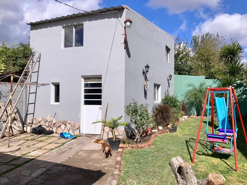 Venta De Casa Más Departamento Tres Ambientes