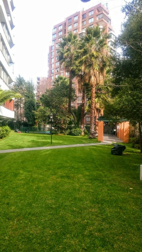Lindo Dpto Amoblado. Barrio El Golf. Conectibilidad, Metro.