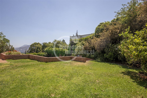 Casa En Venta De 6 Dorm. En Las Condes
