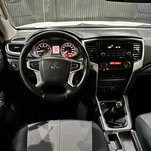 Mitsubishi L200 2.4 GLX 4x2 Mt