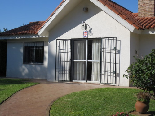 Imagen 2 de 14 de Venta Chale De Tejas + Barbacoa Con Hab Y Baño.apta Banco