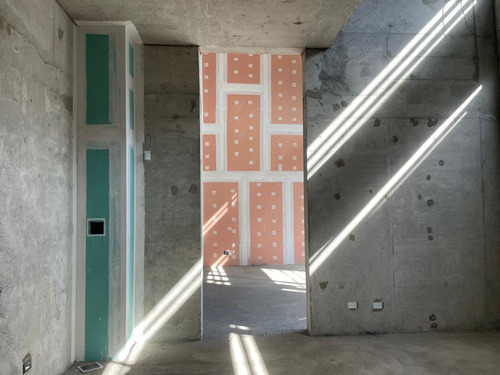 Arriendo Local Comercial De 107,48 M2 + 62,94 M2 De Altillo,